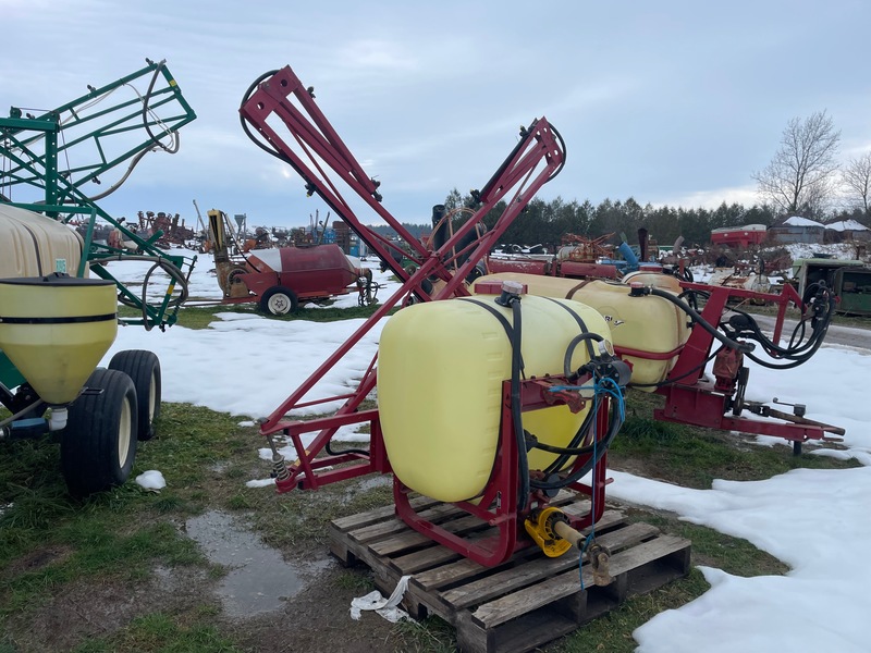 Hardi Sprayer - 100 Gallon - 22" Booms - 3 Point Hitch